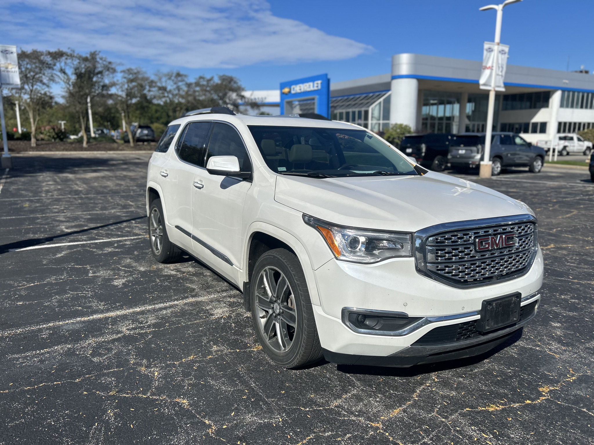 Used 2017 GMC Acadia Denali w/ Technology Package AWD/4WD image 1
