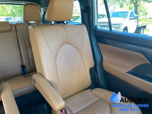 Used 2020 Toyota Highlander Platinum AWD/4WD image 24