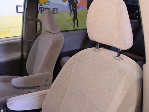 Used 2019 Toyota Sienna LE image 20