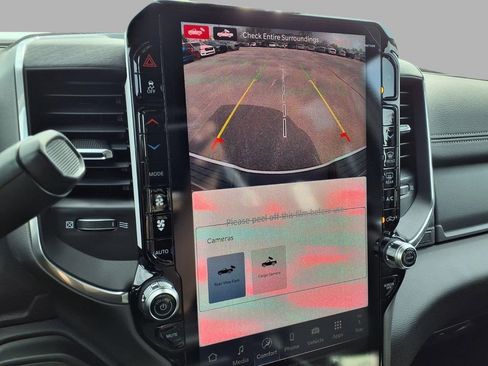 New 2026 RAM 2500 Laramie AWD/4WD image 7