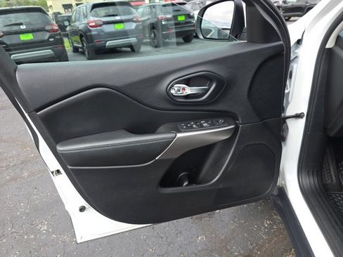 Used 2020 Jeep Cherokee Latitude Plus w/ Cold Weather Group image 10