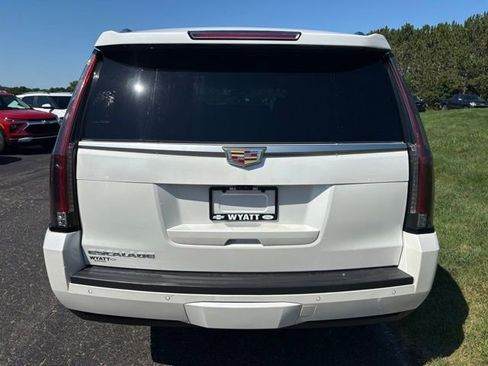 Used 2017 Cadillac Escalade Premium Luxury AWD/4WD image 7