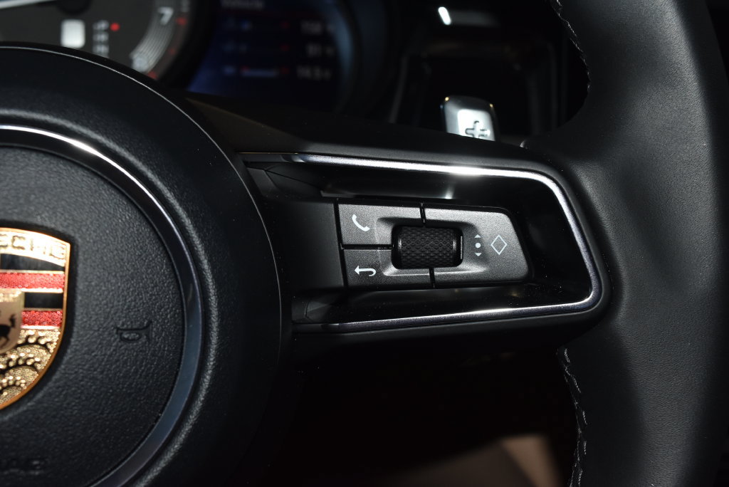 Used 2026 Porsche Macan AWD/4WD image 11