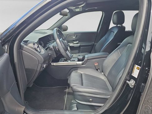 Used 2023 Mercedes-Benz GLB 250 w/ Premium Package image 23