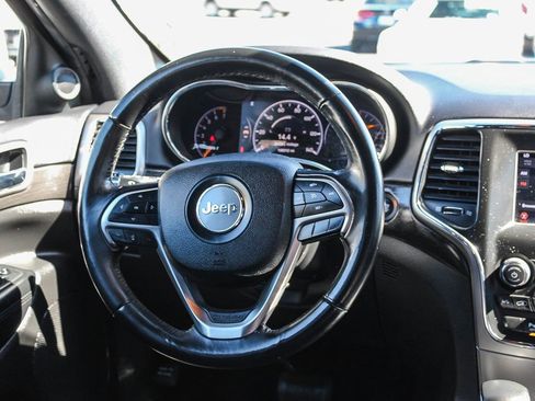 Used 2018 Jeep Grand Cherokee Laredo image 15