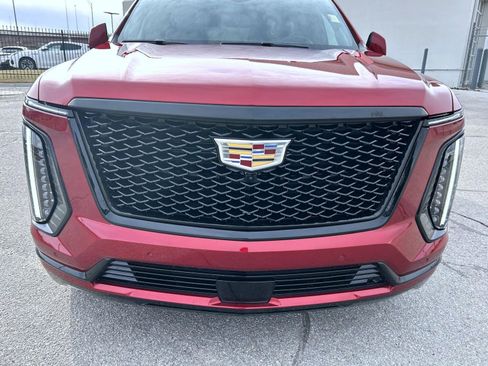 Used 2025 Cadillac Escalade Sport Platinum image 9