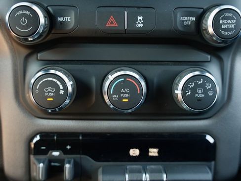 Used 2024 RAM 3500 Big Horn image 22