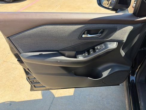 Used 2023 Nissan Rogue SV FWD image 12