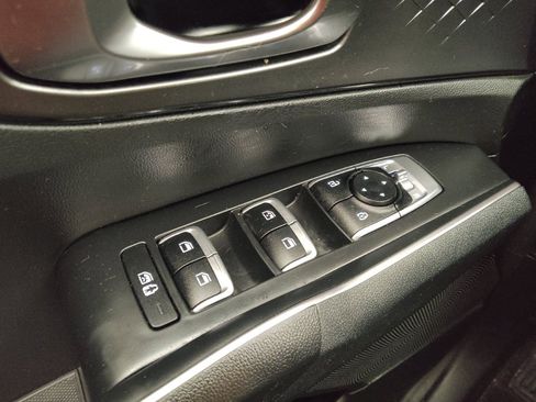 Used 2023 Kia Sorento LX image 27
