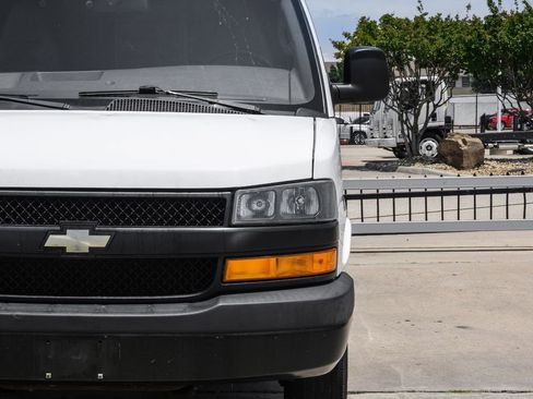 Used 2019 Chevrolet Express 3500 w/ Driver Convenience Package RWD image 42