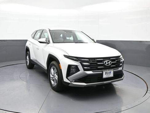 Certified 2025 Hyundai Tucson SE AWD/4WD image 3