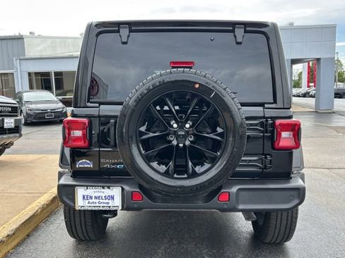 Used 2025 Jeep Wrangler Unlimited Sahara w/ Safety Group AWD/4WD image 8
