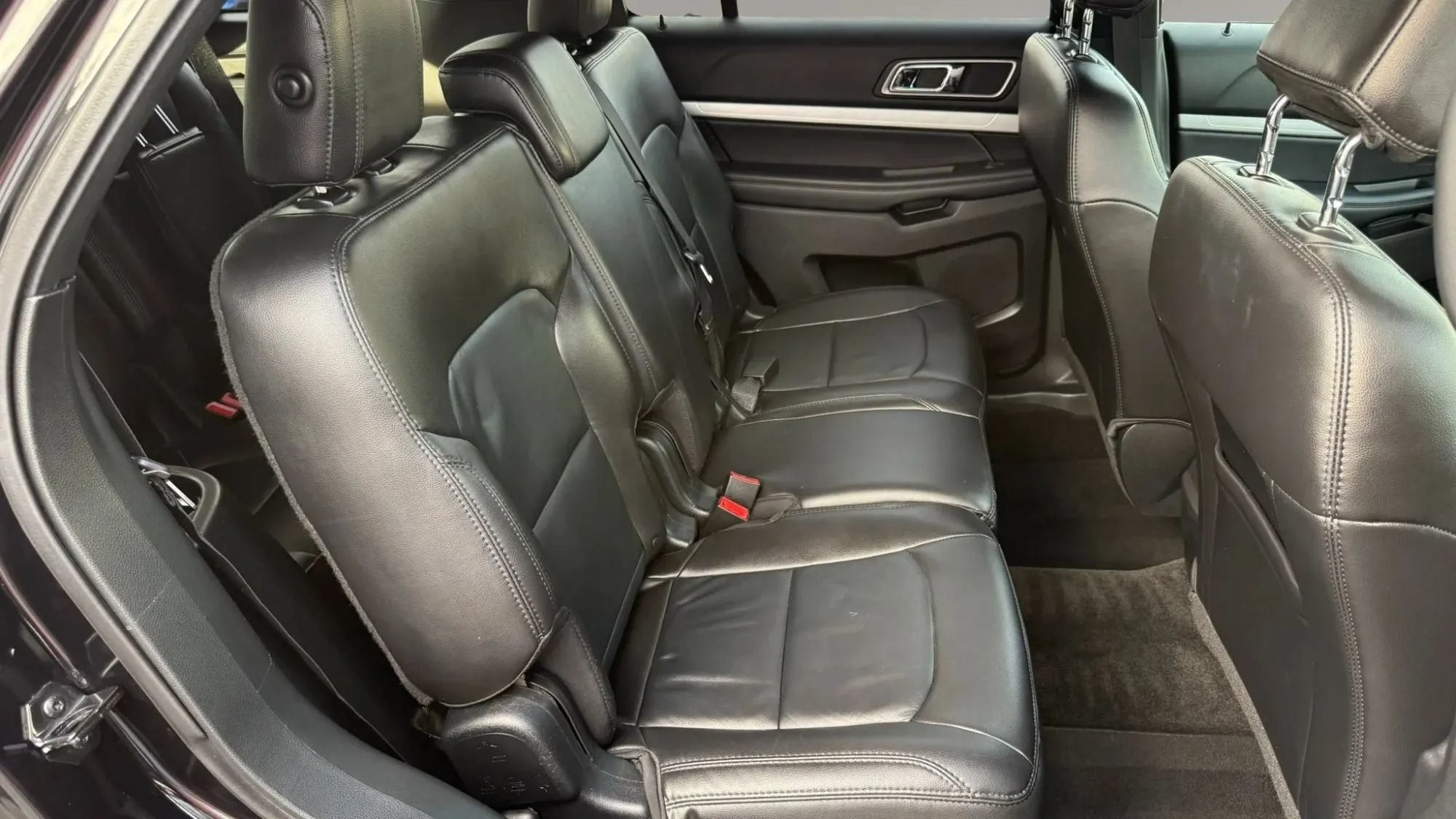 Used 2017 Ford Explorer XLT w/ Equipment Group 202A FWD image 36