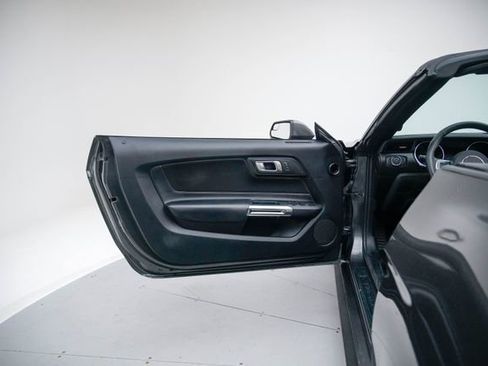 Used 2020 Ford Mustang Convertible RWD image 22