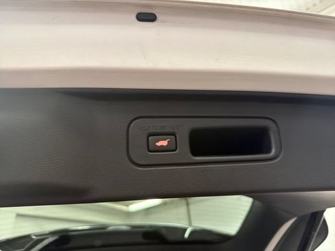 Used 2023 Honda Pilot Elite image 11