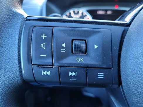 Used 2023 Nissan Rogue SV image 24