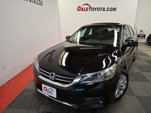 Used 2015 Honda Accord EX image 2