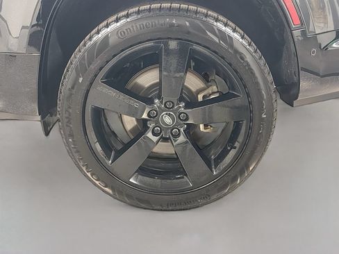 Used 2024 Land Rover Defender 130 X-Dynamic SE AWD/4WD image 35
