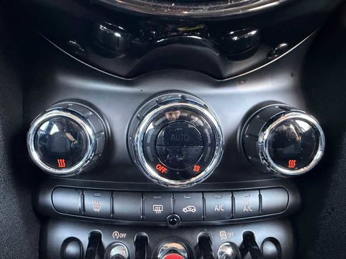 Used 2017 MINI Cooper 4-Door Hardtop image 14