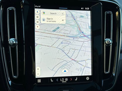 Certified 2023 Volvo XC40 Recharge Plus image 23