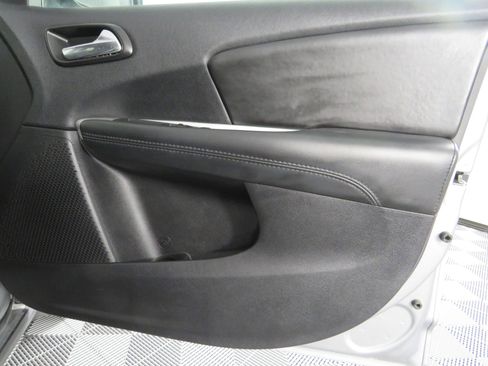 Used 2019 Dodge Journey SE w/ Blacktop Package image 41