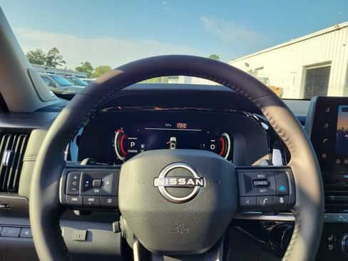 New 2026 Nissan Pathfinder Platinum FWD image 24