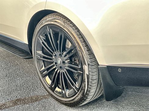 Used 2024 Land Rover Range Rover Autobiography image 11