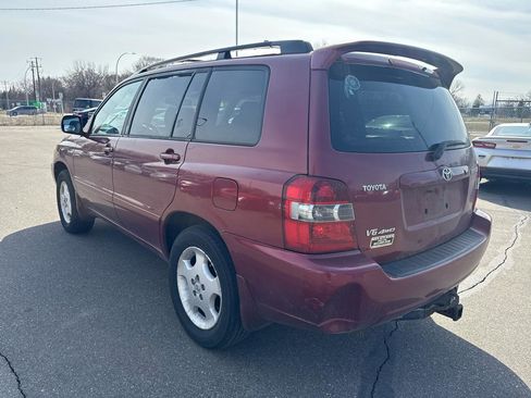 Used 2004 Toyota Highlander 4WD V6 w/ 3rd Row image 7