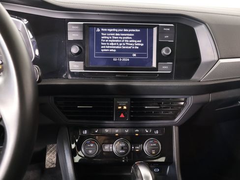 Used 2020 Volkswagen Jetta SE image 5