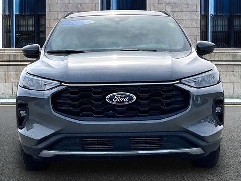 Certified 2025 Ford Escape ST-Line Select AWD/4WD image 3