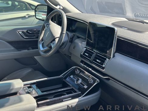 Used 2019 Lincoln Navigator L Reserve AWD/4WD image 4