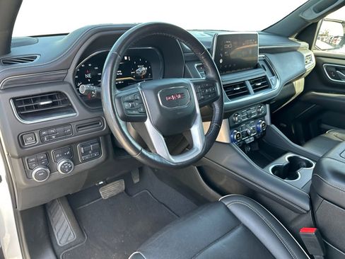 Used 2022 GMC Yukon XL SLT w/ SLT Premium Package image 14
