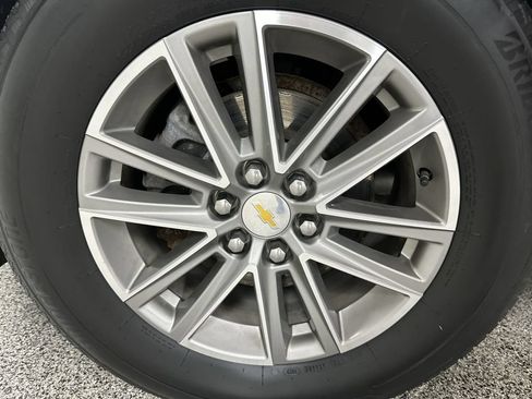 Used 2023 Chevrolet Traverse LT w/ LPO, Floor Liner Package AWD/4WD image 15