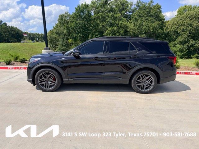 Used 2025 Ford Explorer ST-Line w/ Premium Package RWD image 7