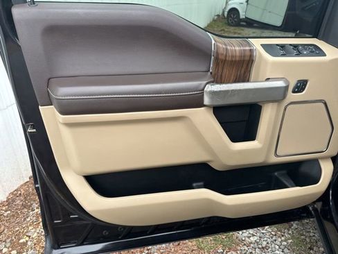 Used 2019 Ford F150 Lariat image 10