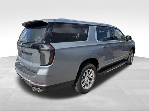 Used 2025 Chevrolet Suburban Premier w/ Sun And Tow Package AWD/4WD image 5