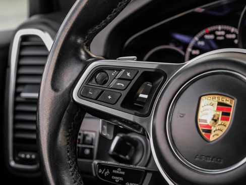 Used 2021 Porsche Cayenne image 19