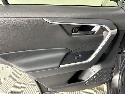 Used 2022 Toyota RAV4 LE AWD/4WD image 24