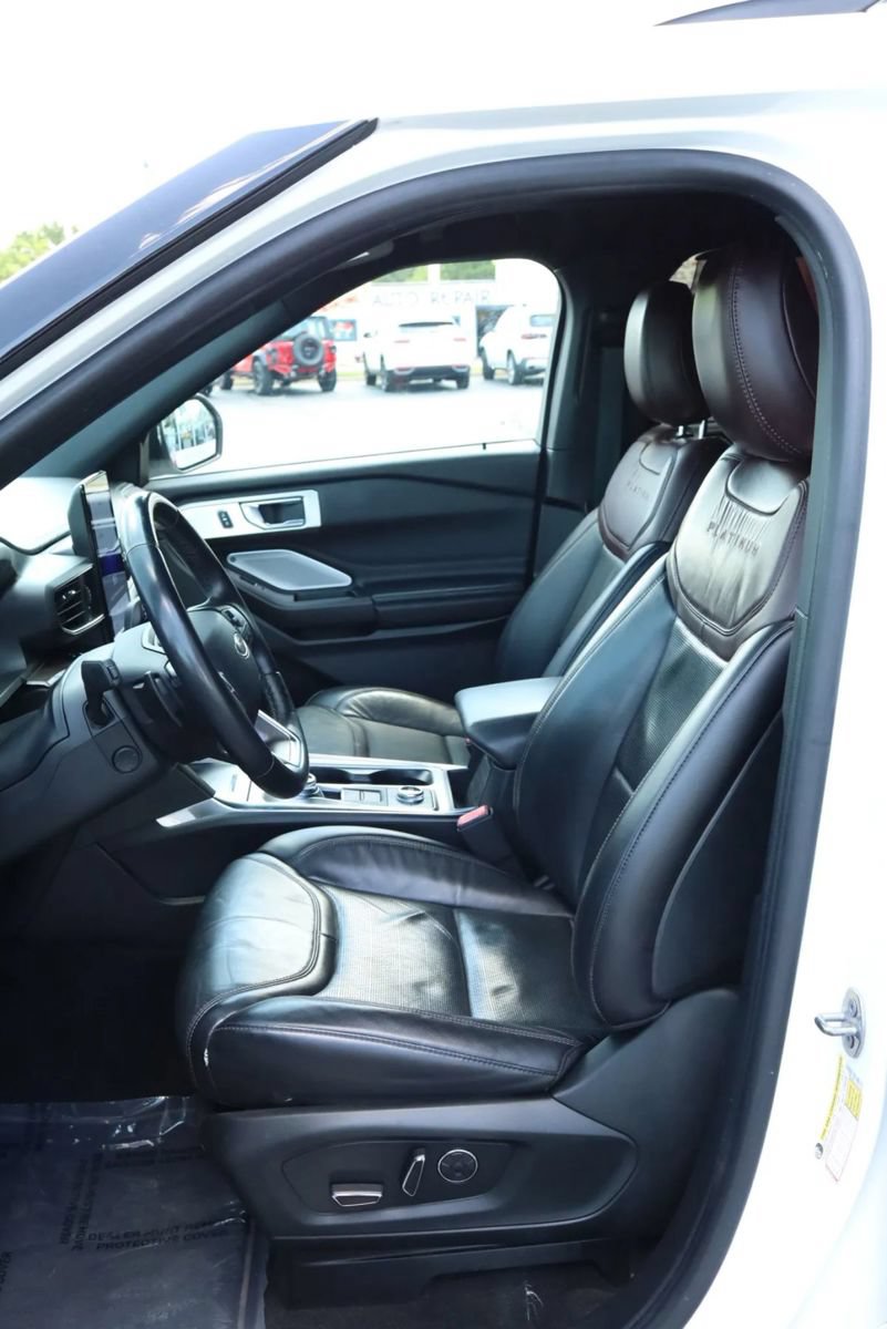 Used 2020 Ford Explorer Platinum w/ Premium Technology Package AWD/4WD image 23
