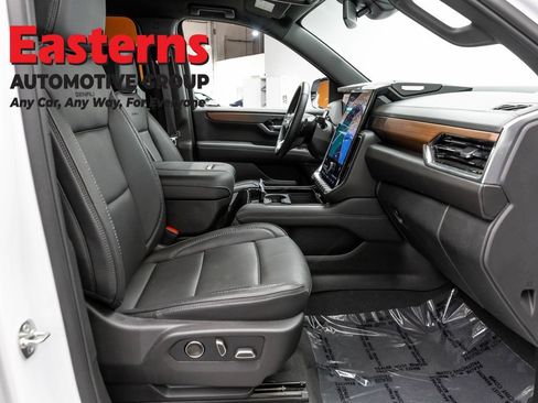 Used 2025 GMC Yukon XL Denali AWD/4WD image 27