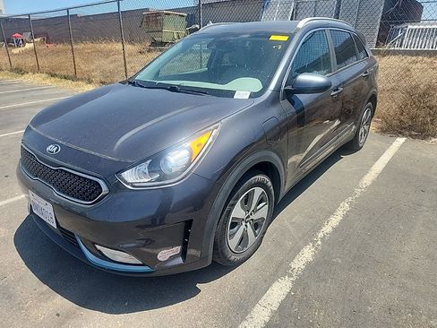 Used 2019 Kia Niro LX FWD image 2