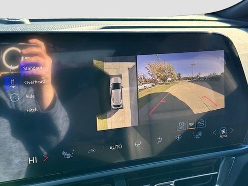 New 2026 Chevrolet Equinox EV LT image 17