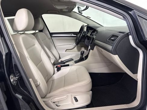 Used 2015 Volkswagen Golf TDI S FWD image 4