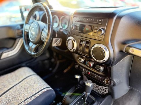 Used 2011 Jeep Wrangler Sahara w/ Connectivity Group AWD/4WD image 11