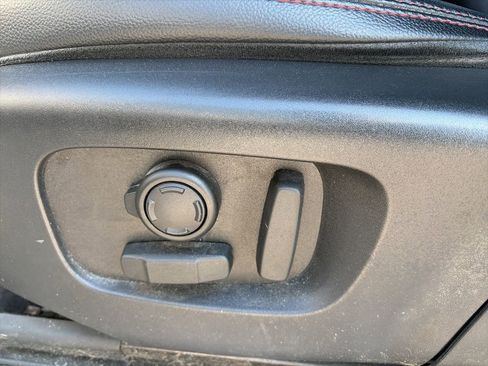 Used 2020 Land Rover Discovery Sport SE R-Dynamic image 15