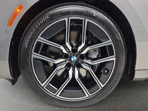 New 2026 BMW 740i xDrive w/ Executive Package image 31