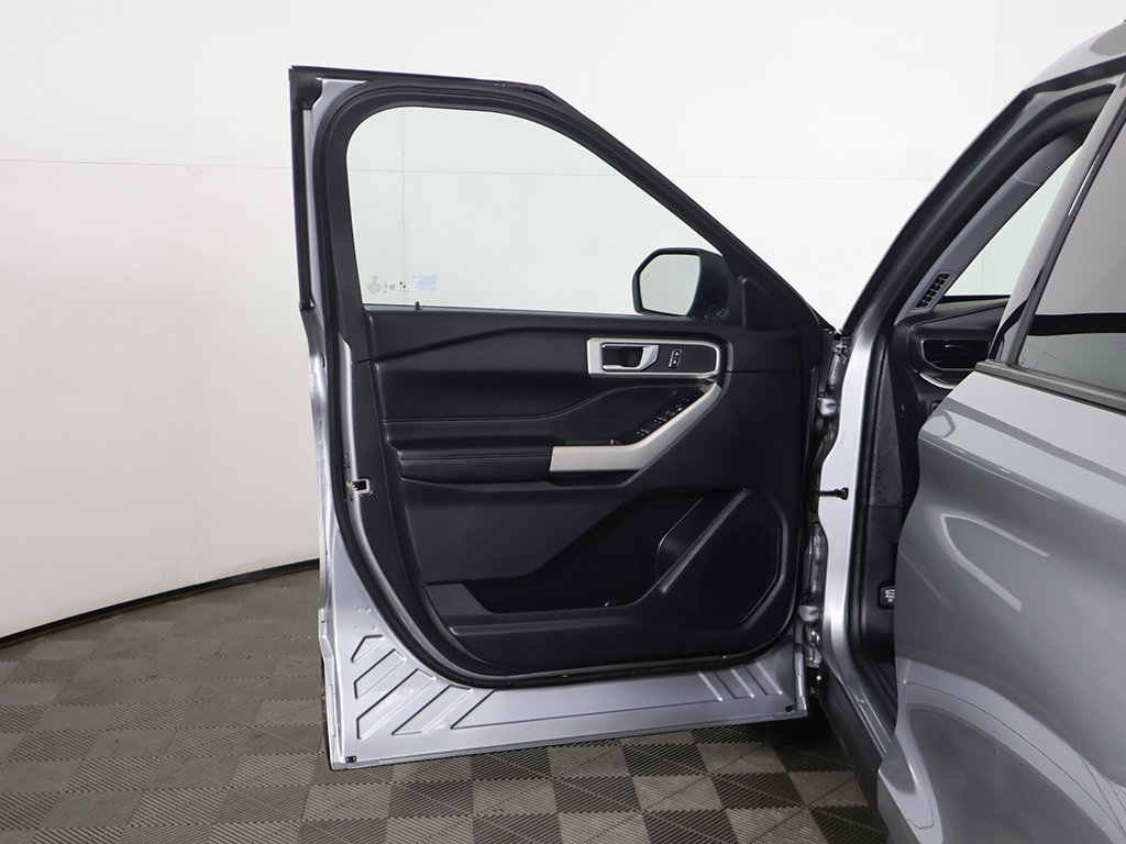 Used 2022 Ford Explorer XLT AWD/4WD image 19