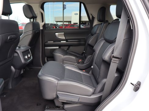 Used 2025 Ford Expedition Platinum image 10