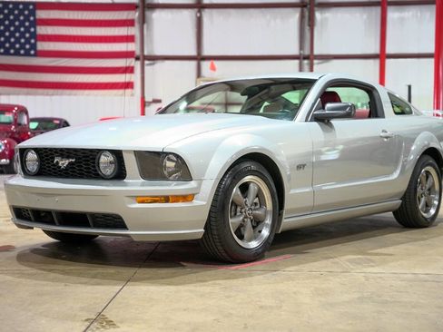 Used 2005 Ford Mustang GT Premium image 1