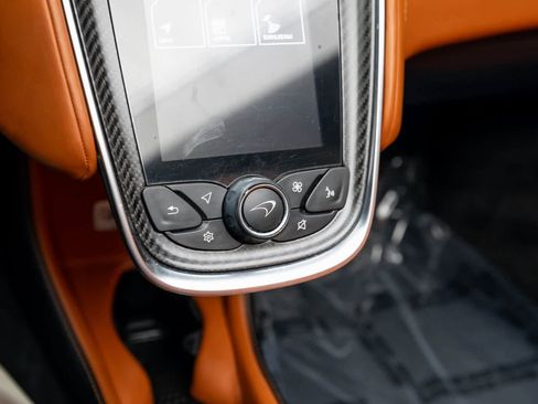 Used 2018 McLaren 570S Spider image 31